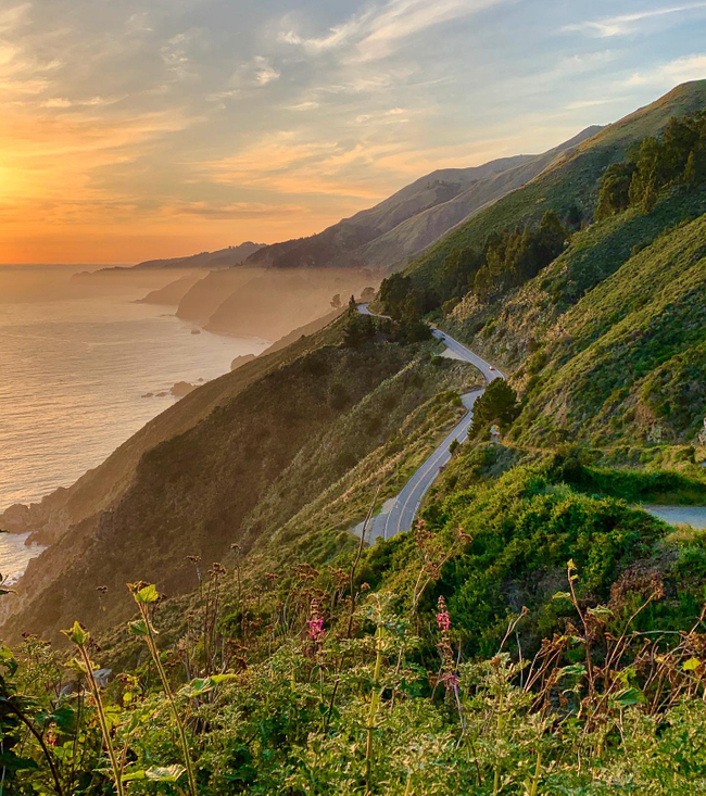 wy 1 winds along the Pacific Coast and passes through Big Sur.